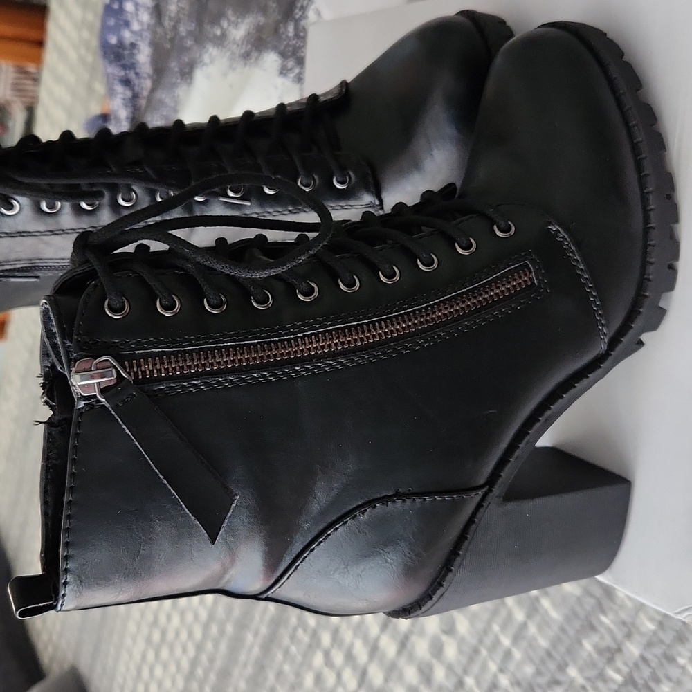 Boots - Picture 2 of 8